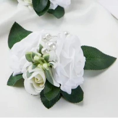 Floral clip-on wedding corsage for guests