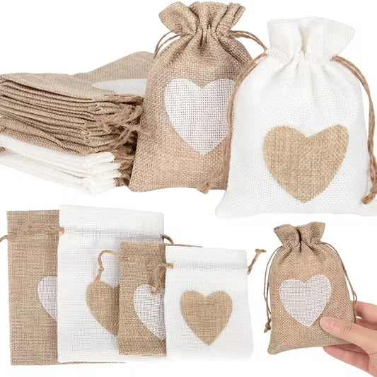 Burlap wedding favour bags with heart design in white, beige and natural – small, medium, and large sizes